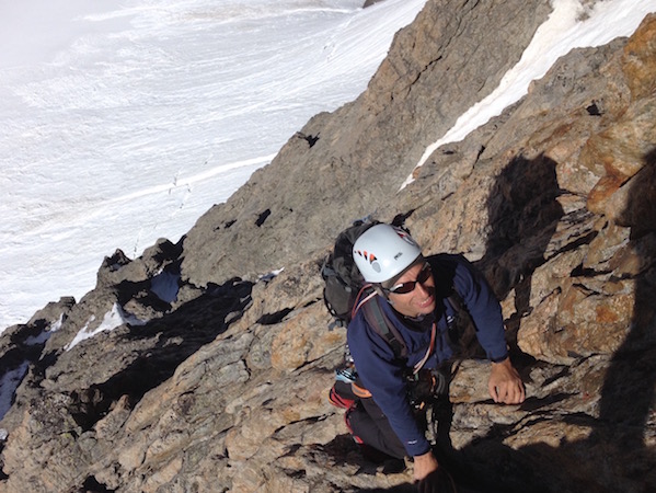 Arête rocheuse et grand pilier dans les Ecrins